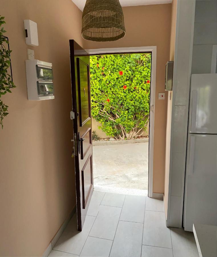 Seaside Maisonette 200M From Sea 파포스 외부 사진